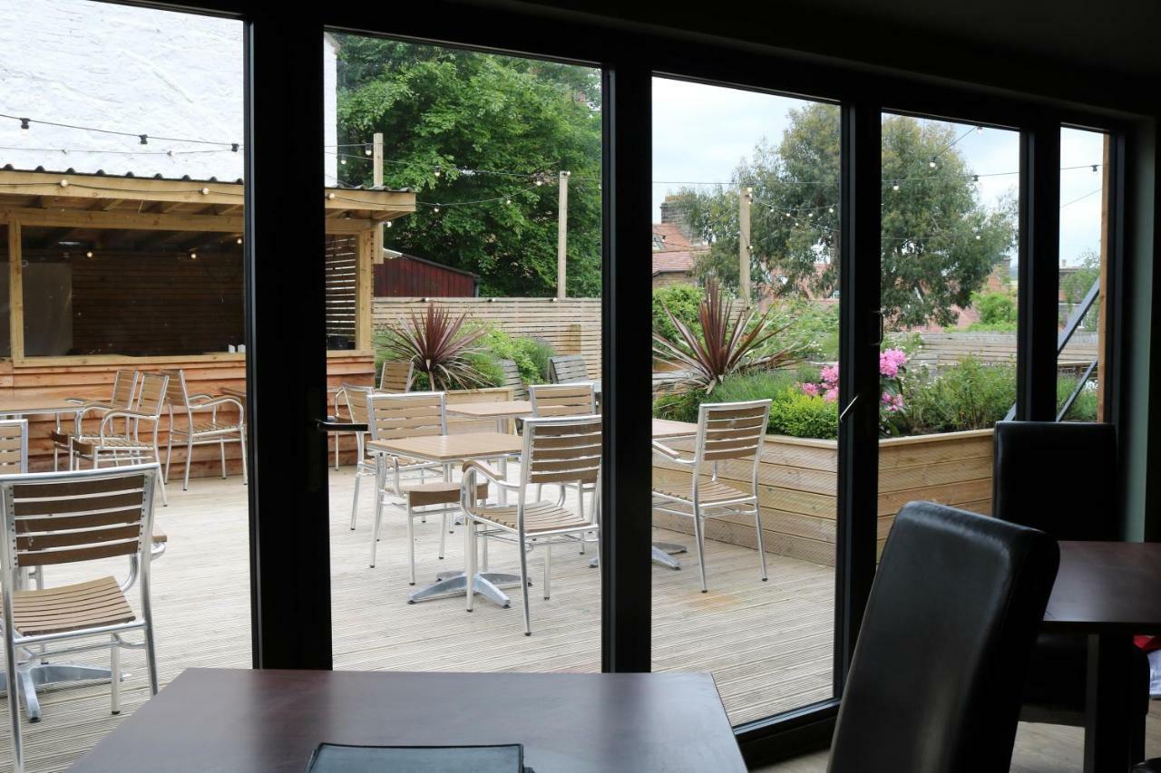 Schooner Hotel Alnmouth Bagian luar foto
